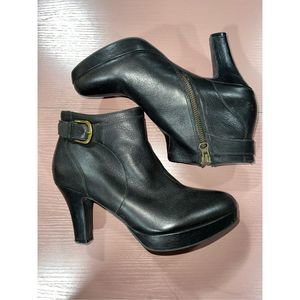 Clarks Indigo Womens 7.5 Booties Boots Platform Heels Black Leather Buckle & Zip